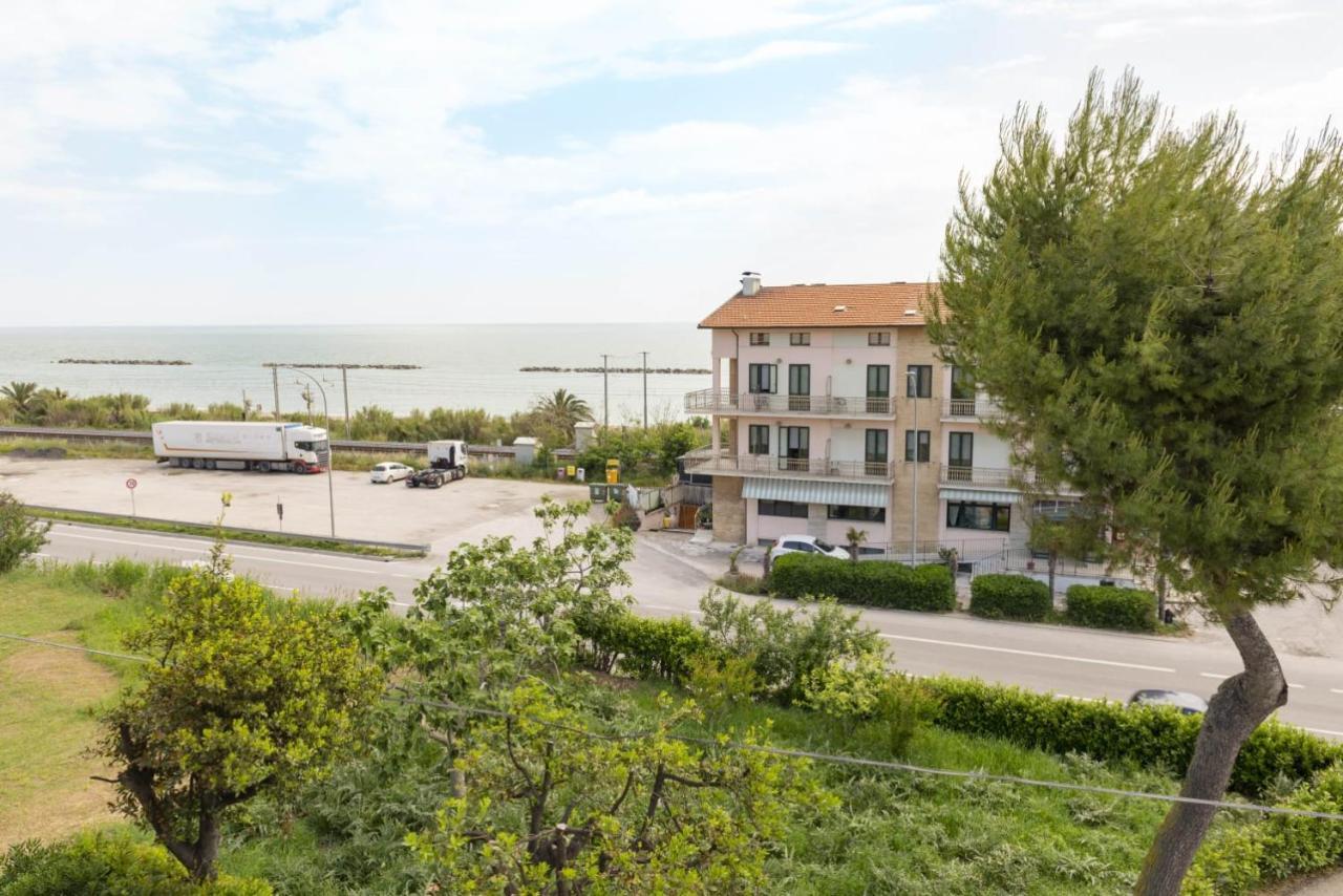 B&B Alba Sul Mare Guest House Massignano Exterior photo