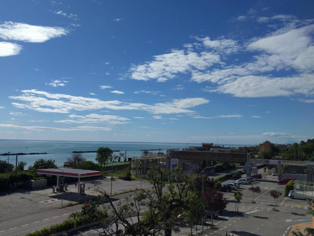 B&B Alba Sul Mare Guest House Massignano Exterior photo