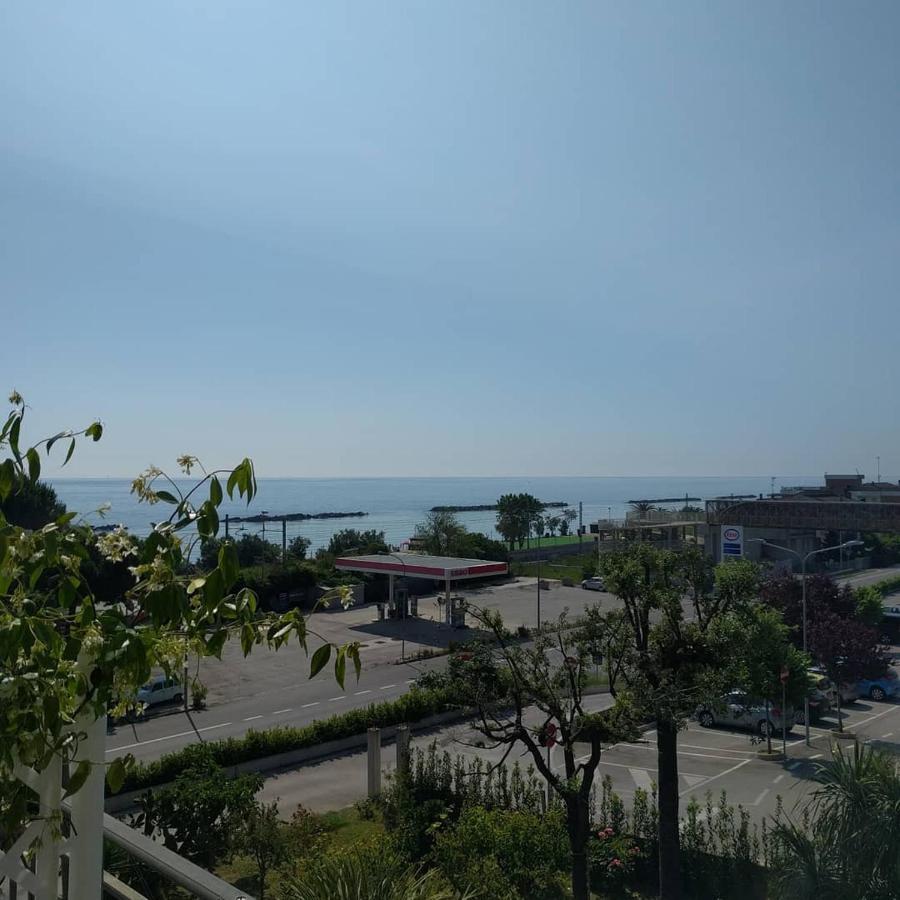 B&B Alba Sul Mare Guest House Massignano Exterior photo